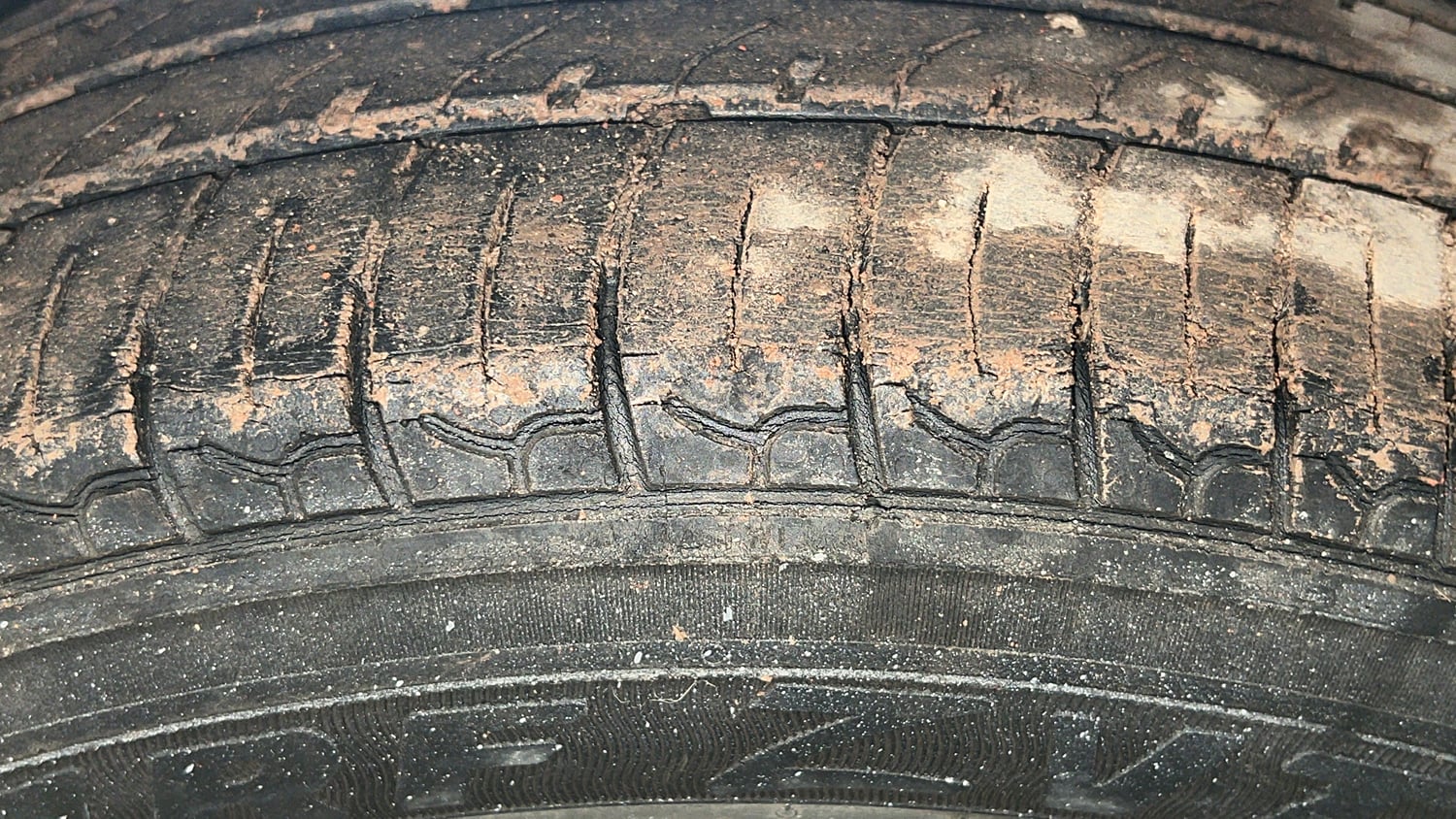 Used 2018 Hyundai Santro Sportz Petrol Manual tyres LEFT FRONT TYRE TREAD VIEW