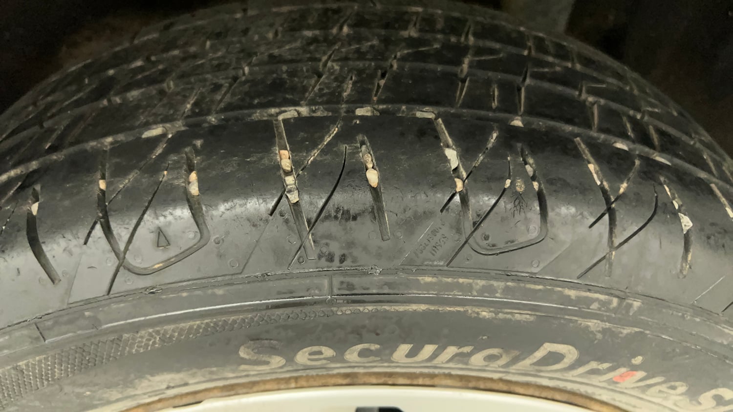 Used 2017 Maruti Suzuki Vitara Brezza [2016-2020] VDi Diesel Manual tyres LEFT REAR TYRE TREAD VIEW
