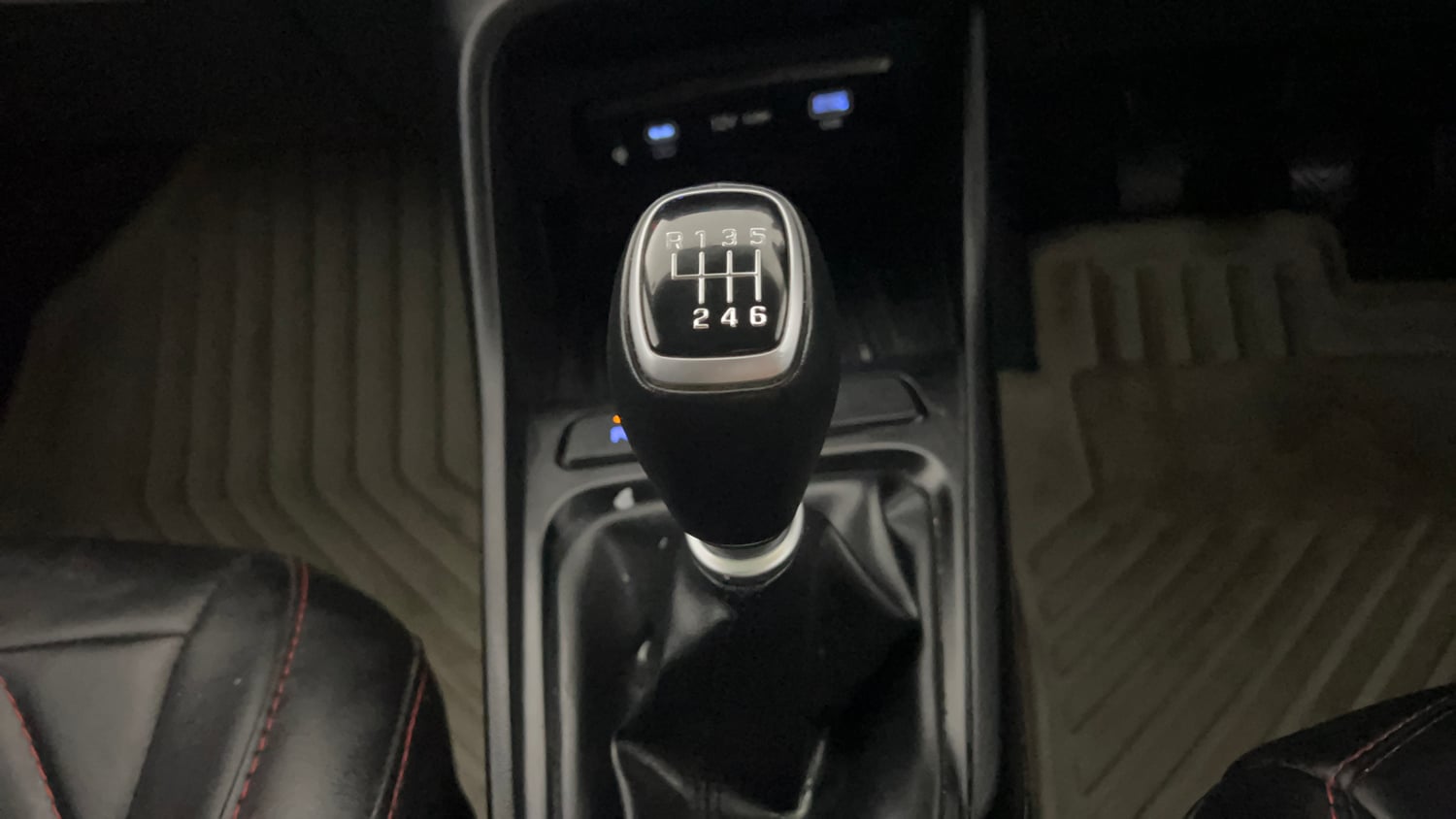 Used 2023 Hyundai Verna SX 1.5 Petrol MT Petrol Manual interior GEAR  KNOB VIEW