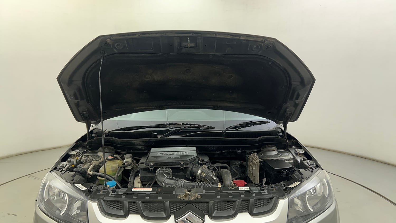 Used 2017 Maruti Suzuki Vitara Brezza [2016-2020] VDi Diesel Manual engine ENGINE & BONNET OPEN FRONT VIEW
