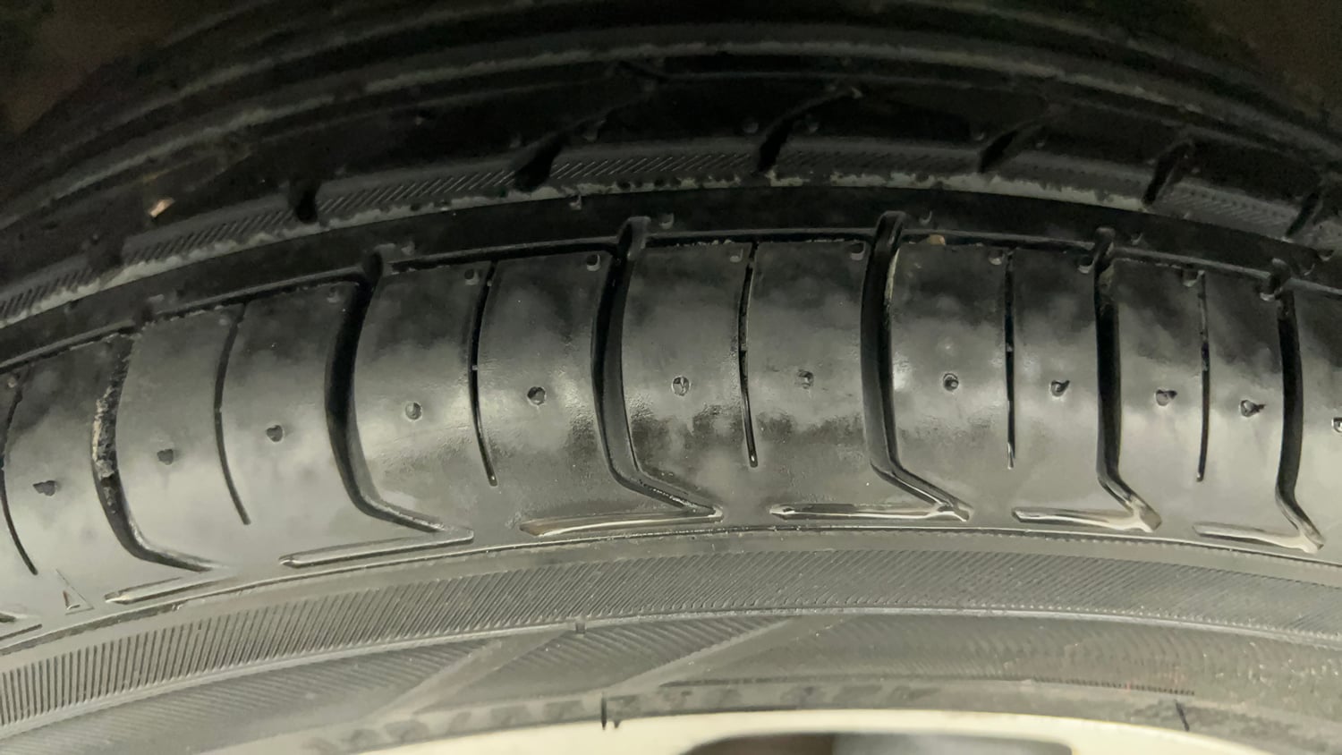 Used 2020 Maruti Suzuki Baleno Alpha Petrol Manual tyres LEFT FRONT TYRE TREAD VIEW