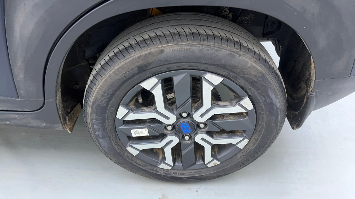 Used 2023 Hyundai Exter SX (O) 1.2 AMT Petrol Automatic tyres LEFT REAR TYRE RIM VIEW