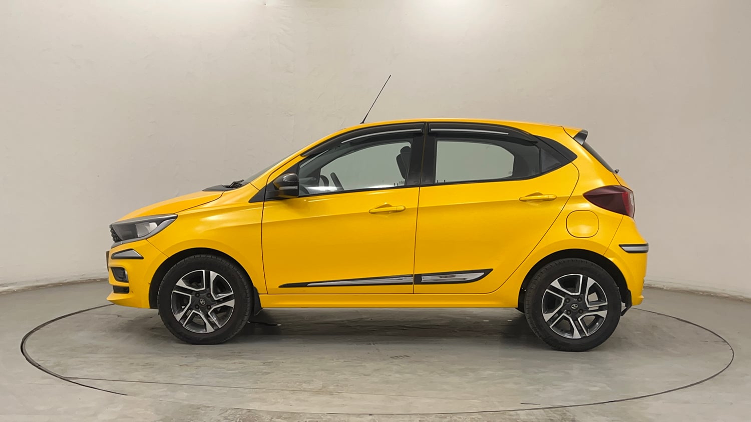 Used 2020 Tata Tiago XZA Plus Petrol Automatic exterior LEFT SIDE VIEW