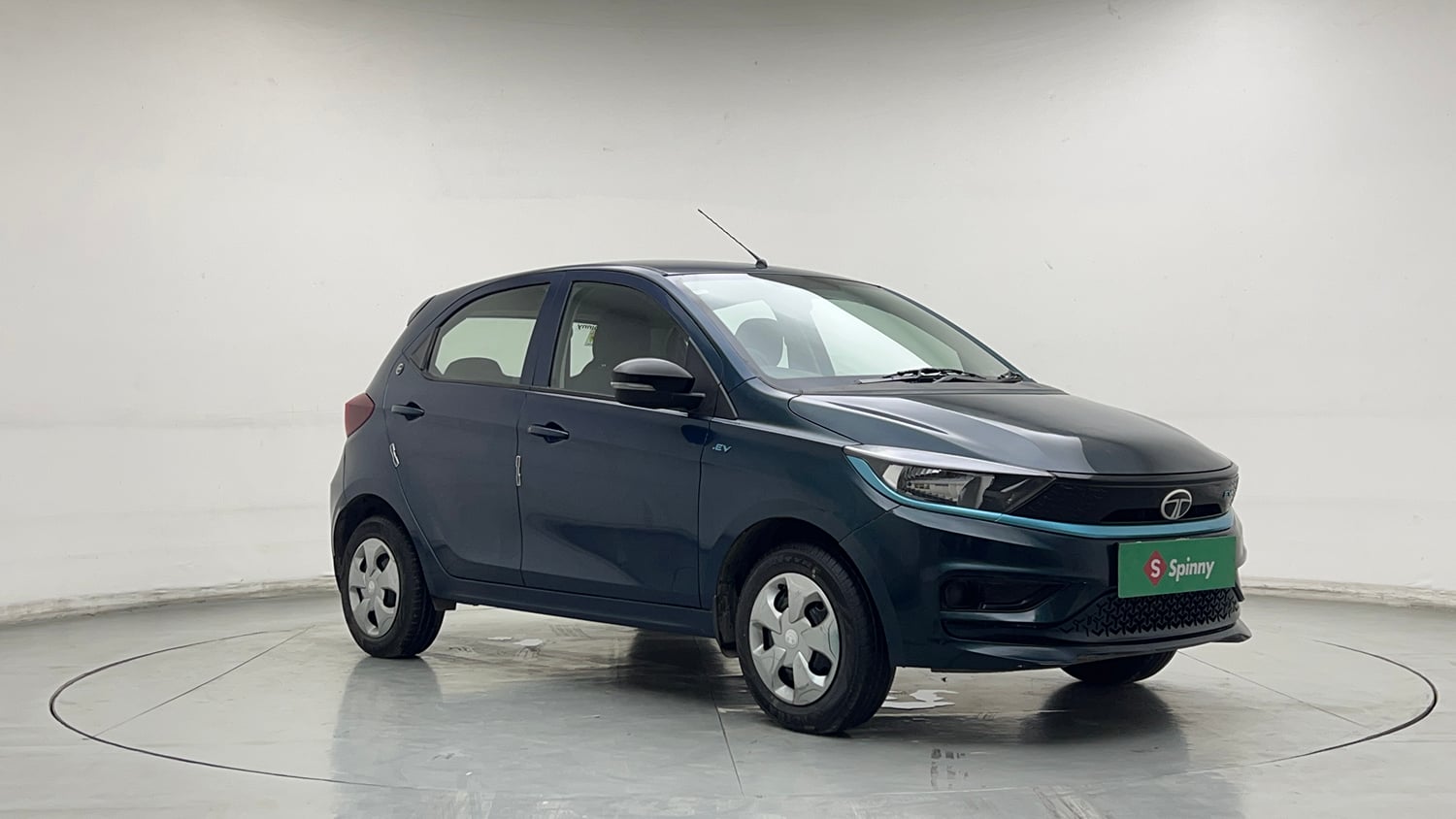 Used 2024 Tata Tiago EV XT Medium Range Electric Automatic exterior RIGHT FRONT CORNER VIEW