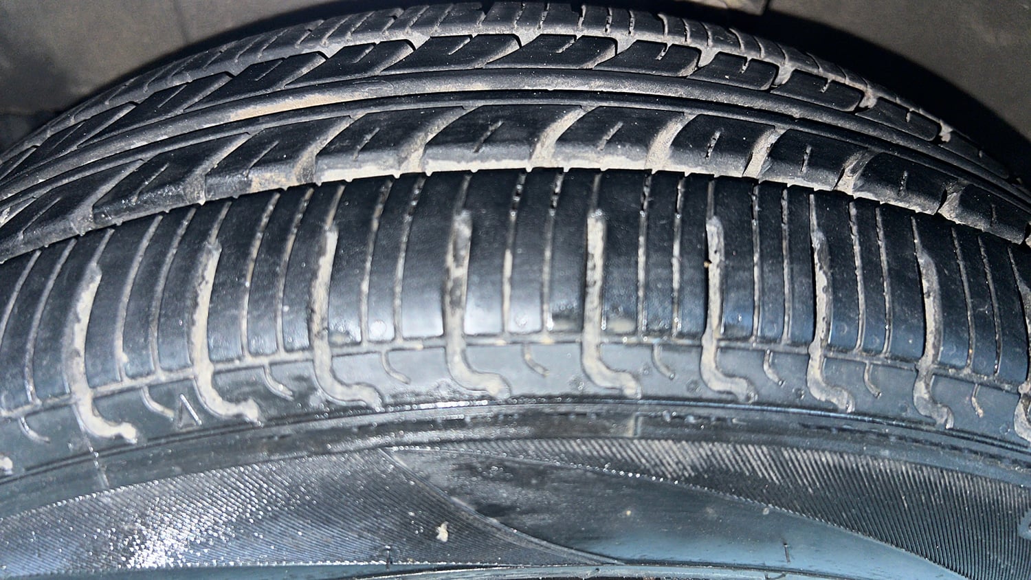 Used 2016 Maruti Suzuki Celerio ZXi AMT Petrol Automatic tyres LEFT FRONT TYRE TREAD VIEW