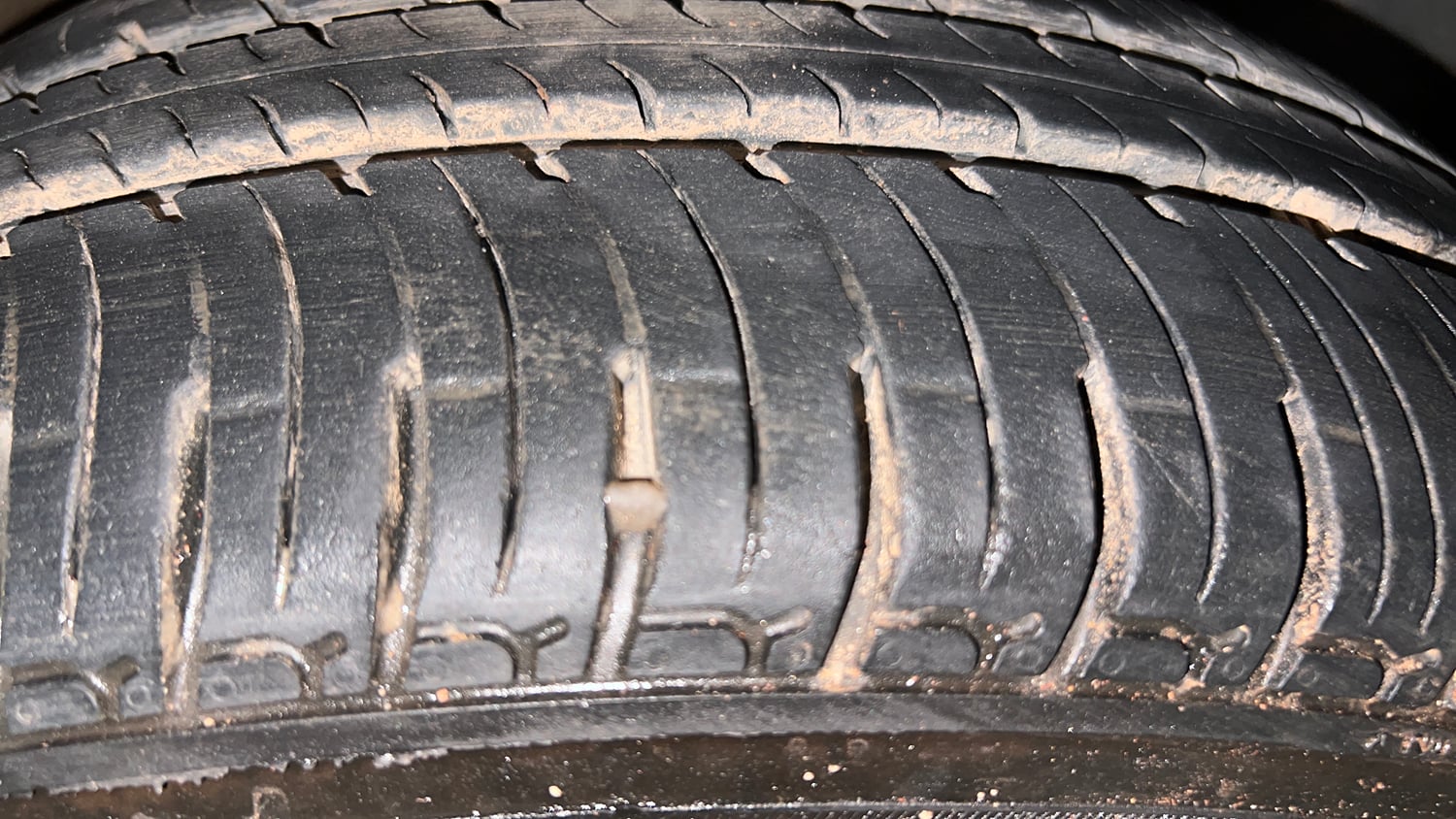 Used 2017 Mahindra KUV100 K4 6 STR Petrol Manual tyres RIGHT FRONT TYRE TREAD VIEW