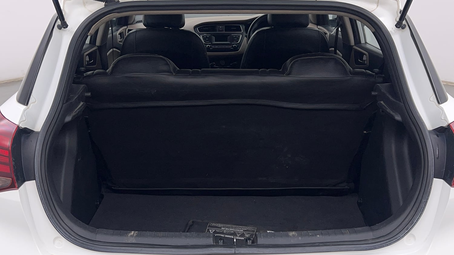 Used 2019 Hyundai Elite i20 Magna Plus 1.2 Petrol Manual interior DICKY INSIDE VIEW