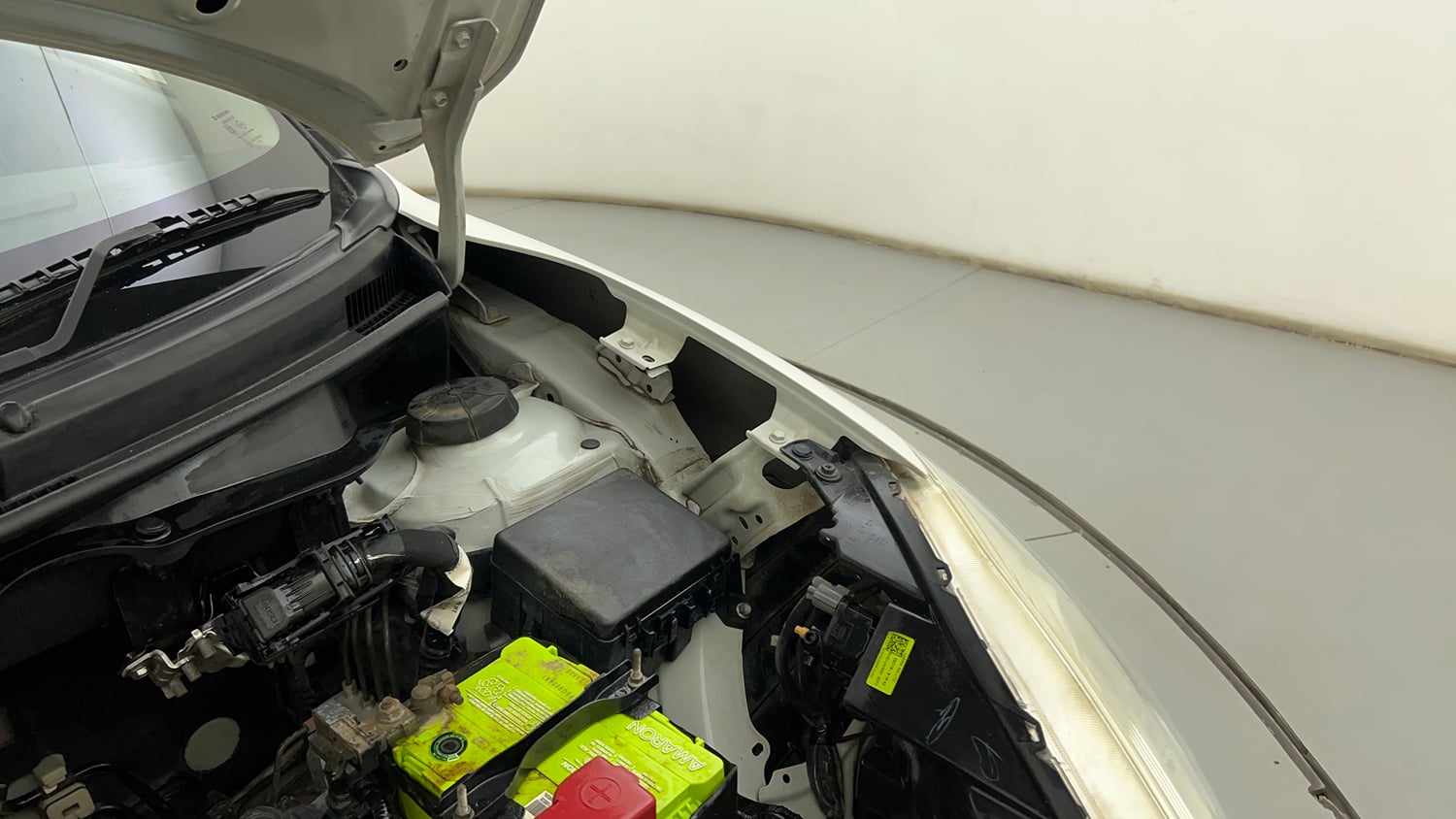 Used 2019 Maruti Suzuki Swift ZXi Petrol Manual engine ENGINE LEFT SIDE HINGE & APRON VIEW