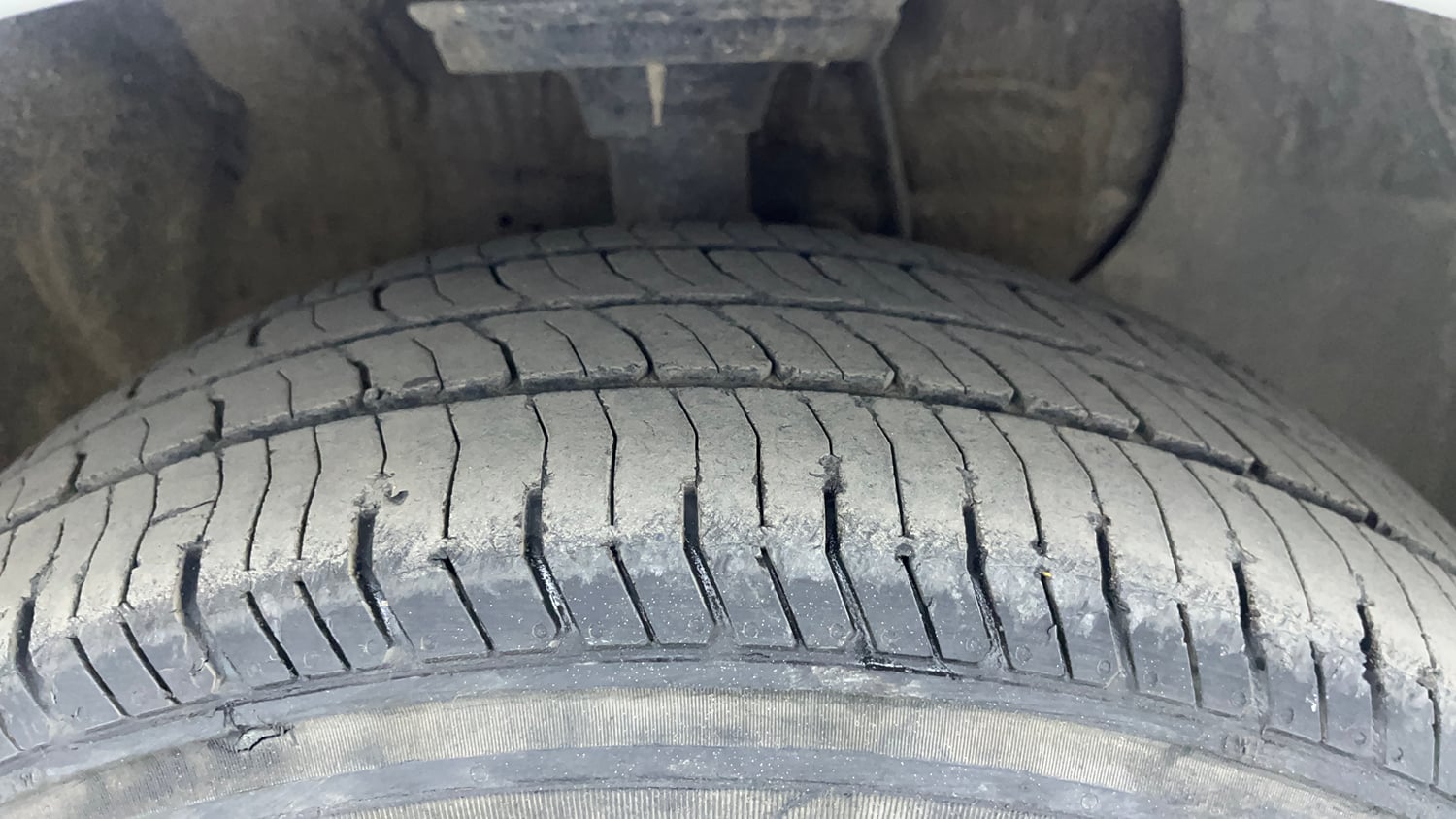 Used 2018 Hyundai Elite i20 Magna Executive 1.4 CRDI Diesel Manual tyres RIGHT FRONT TYRE TREAD VIEW