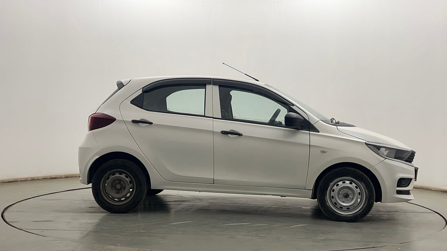 Used 2021 Tata Tiago XE Petrol Manual exterior RIGHT SIDE VIEW