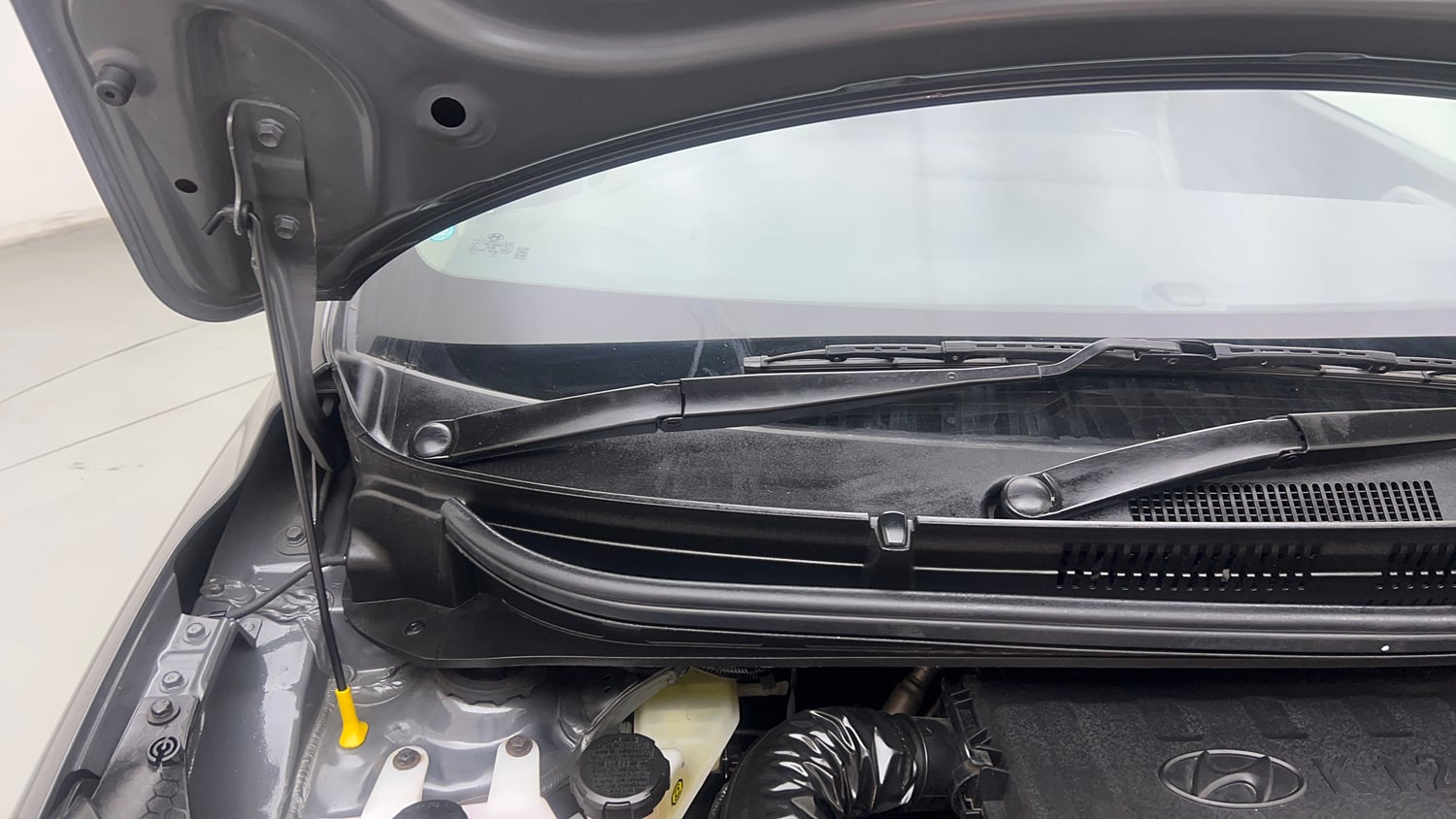 Used 2023 Hyundai Aura SX 1.2 Petrol Petrol Manual engine ENGINE RIGHT SIDE HINGE & APRON VIEW