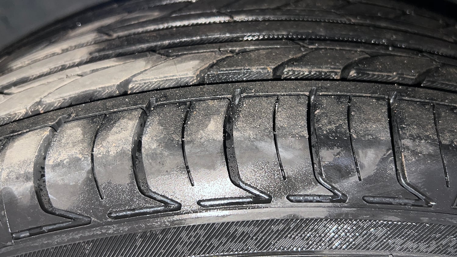 Used 2022 Tata Altroz XZ Plus Petrol Dark Edition Petrol Manual tyres LEFT FRONT TYRE TREAD VIEW