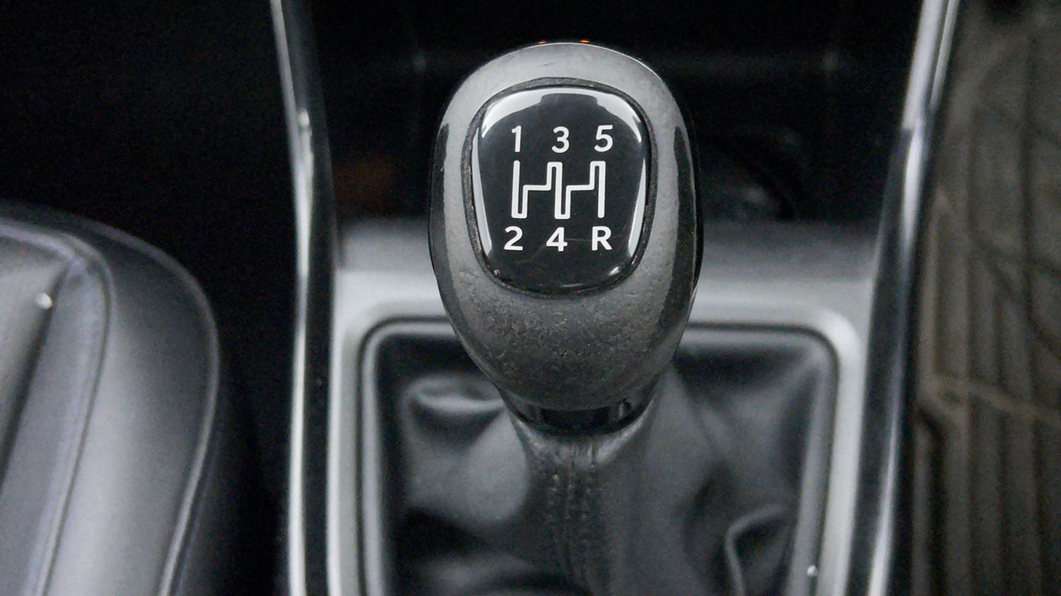 Used 2022 Tata Altroz XZ Plus Petrol Dark Edition Petrol Manual interior GEAR  KNOB VIEW