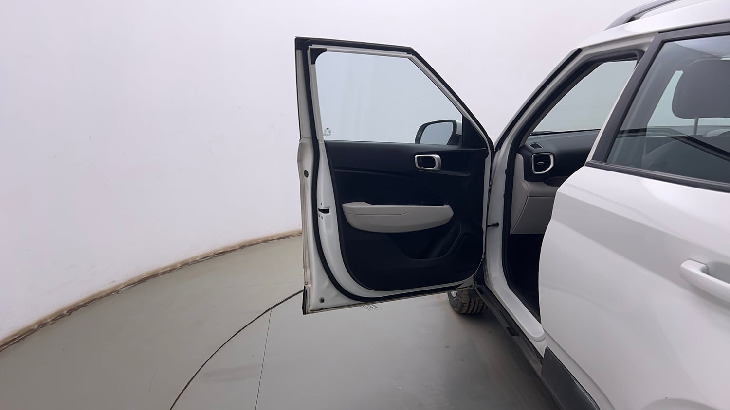 Used 2022 Hyundai Venue SX 1.2 Petrol Petrol Manual interior LEFT FRONT DOOR OPEN VIEW