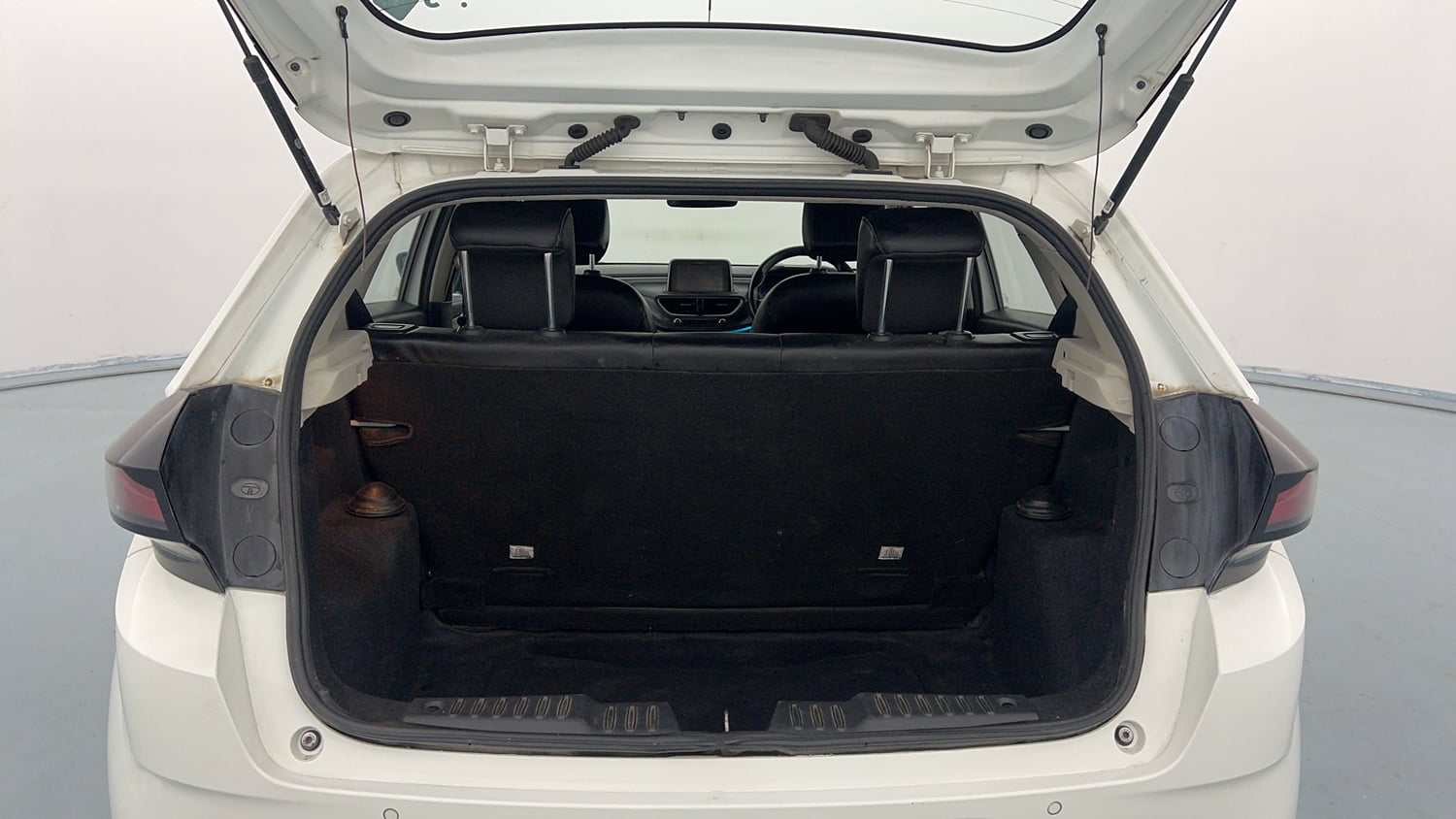 Used 2021 Tata Altroz XZ Plus i-Turbo Petrol Petrol Manual interior DICKY INSIDE VIEW