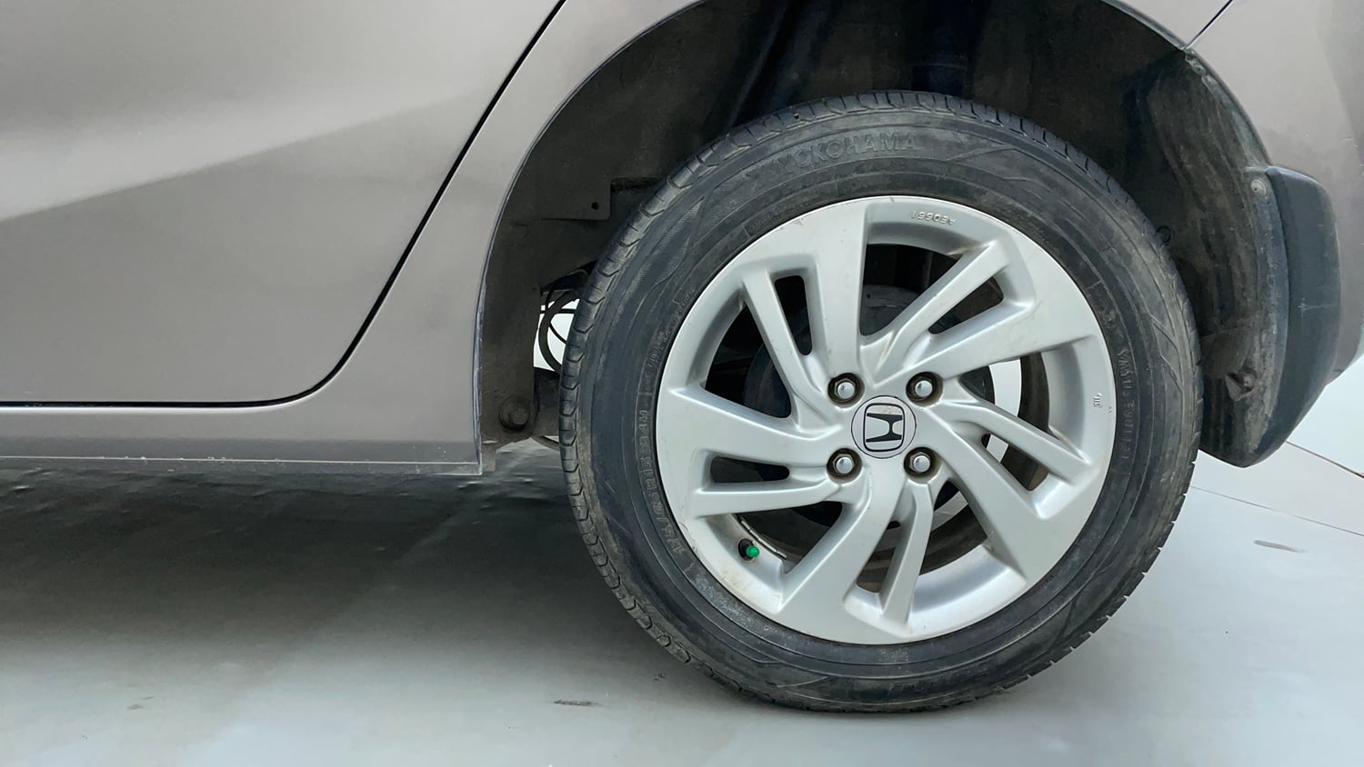 Used 2016 Honda Jazz V AT Petrol Petrol Automatic tyres LEFT REAR TYRE RIM VIEW