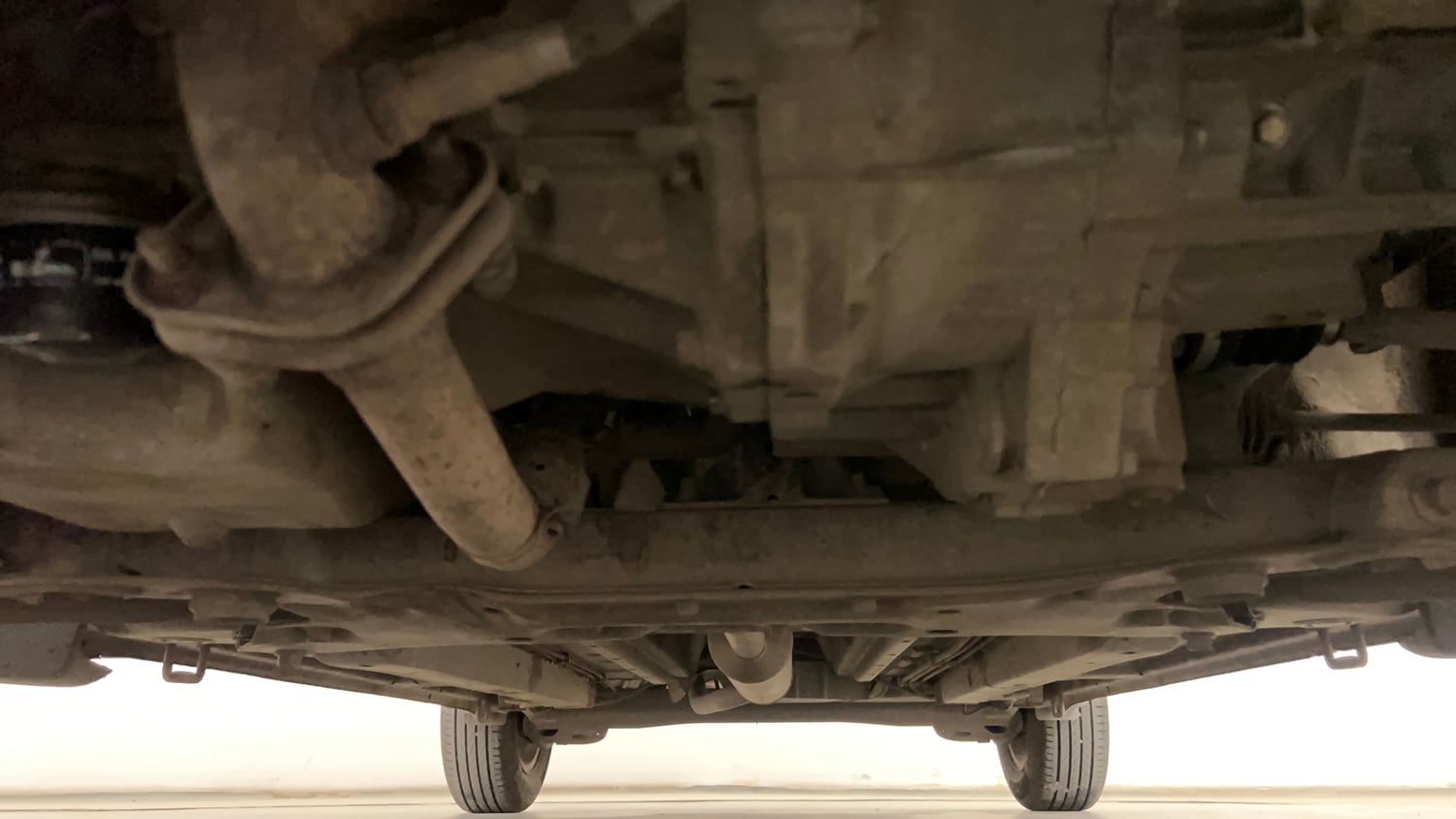 Used 2015 Maruti Suzuki Ritz Zxi BS-IV Petrol Manual extra FRONT LEFT UNDERBODY VIEW