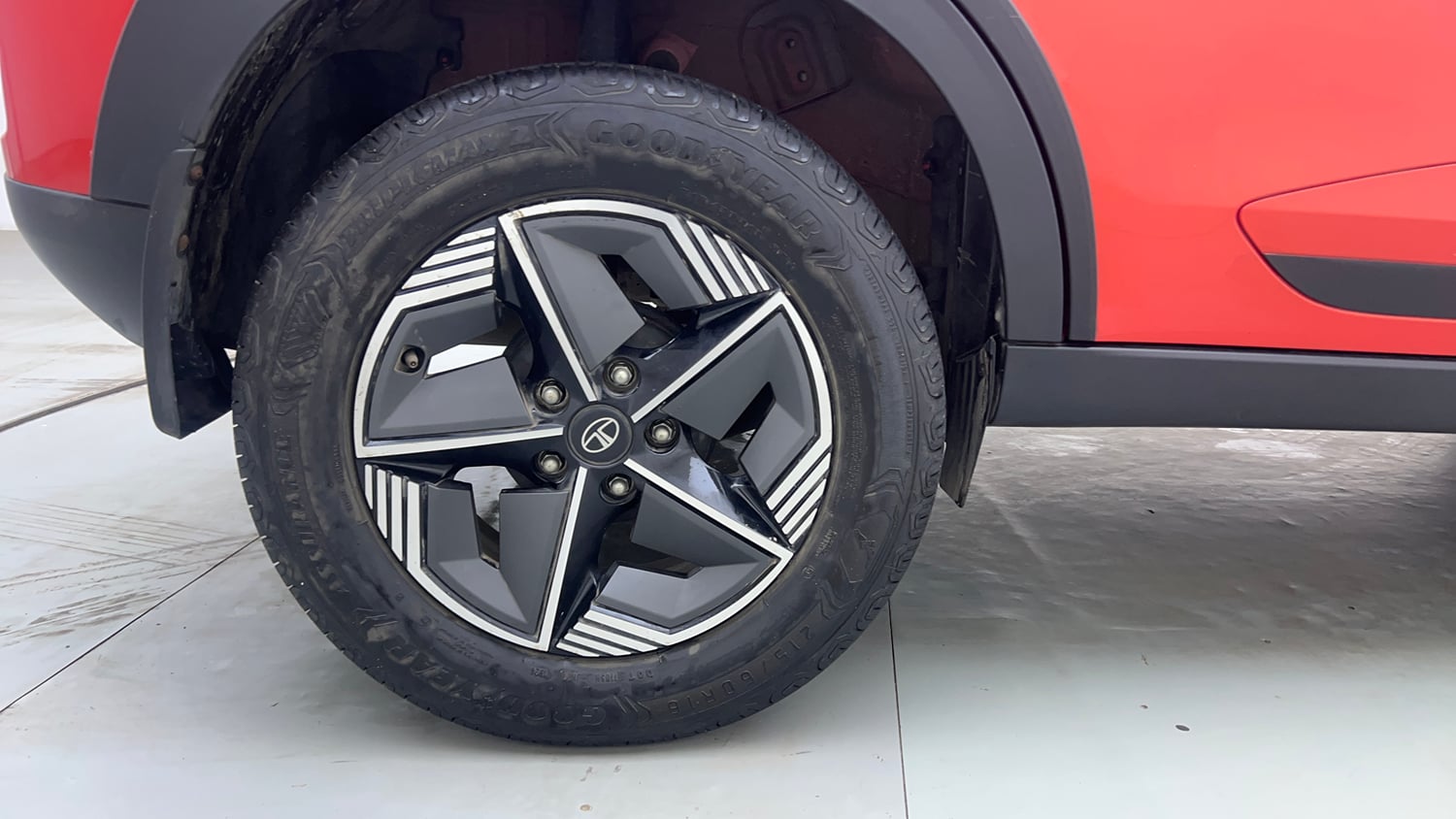 Used 2024 Tata Nexon Creative Plus 1.2 Revotron Petrol 6MT Petrol Manual tyres RIGHT REAR TYRE RIM VIEW