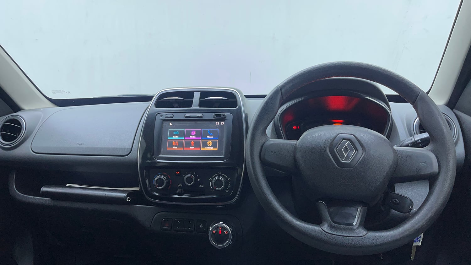 Used 2018 Renault Kwid 1.0 RXT AMT Petrol Automatic interior DASHBOARD VIEW