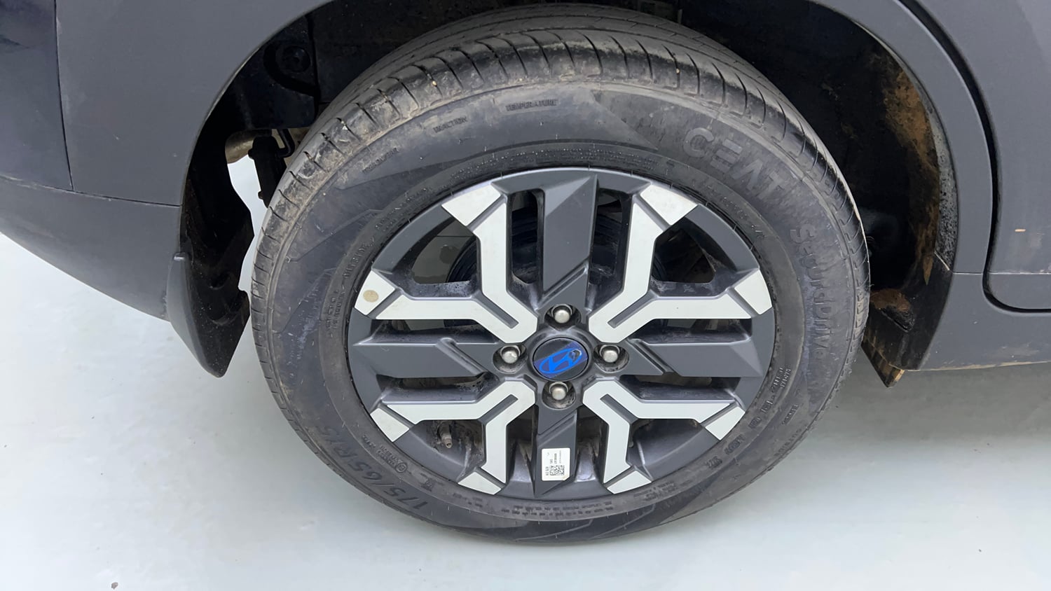 Used 2023 Hyundai Exter SX (O) 1.2 AMT Petrol Automatic tyres RIGHT REAR TYRE RIM VIEW