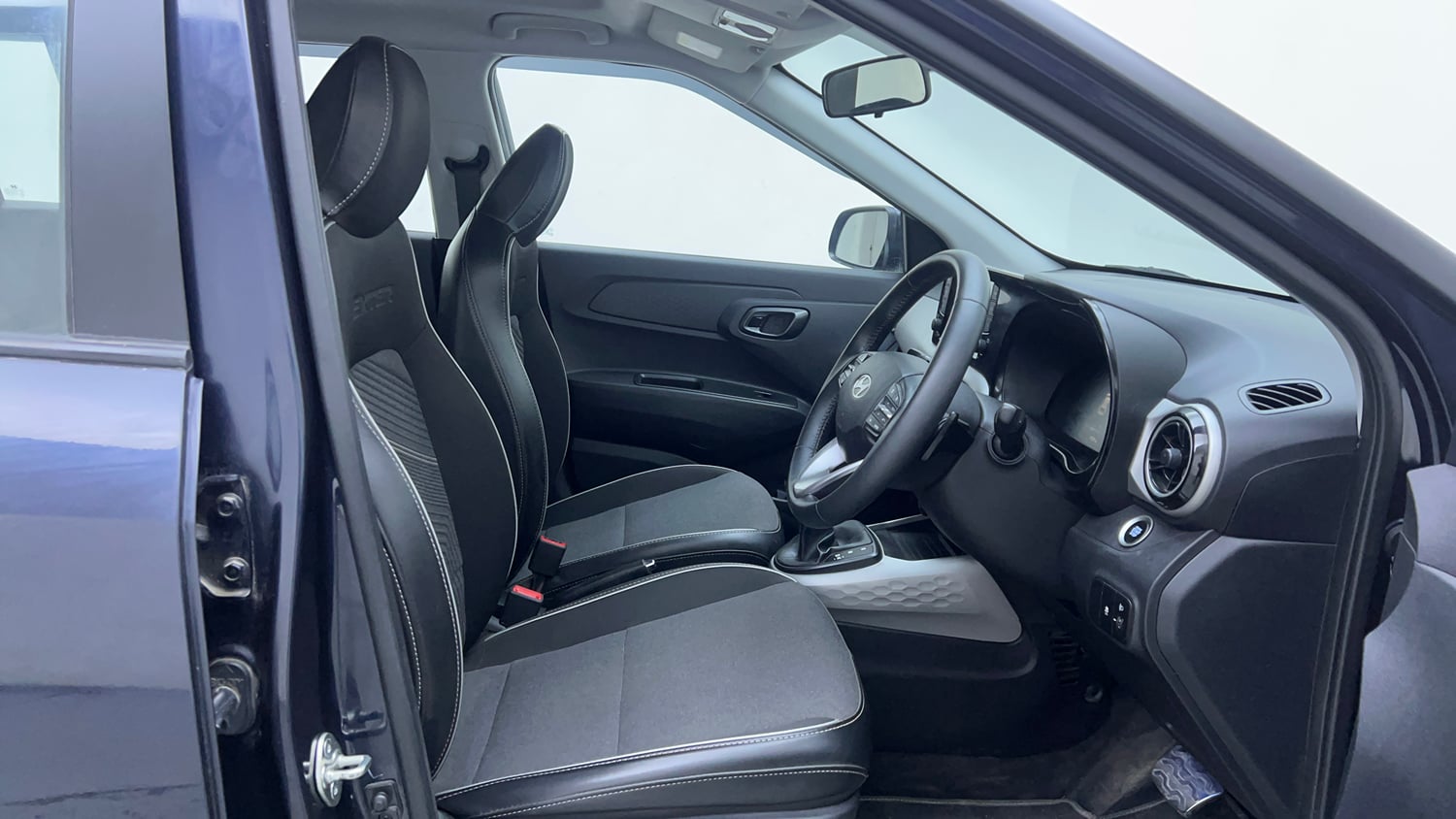 Used 2023 Hyundai Exter SX (O) 1.2 AMT Petrol Automatic interior RIGHT SIDE FRONT DOOR CABIN VIEW