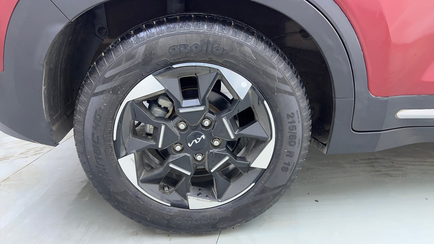 Used 2024 Kia Sonet HTX Plus 1.5 Diesel MT Diesel Manual tyres RIGHT REAR TYRE RIM VIEW