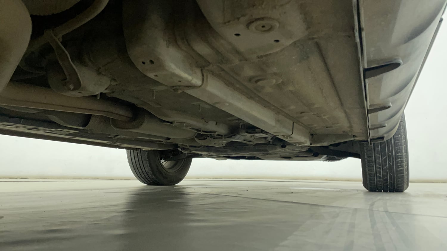 Used 2024 Hyundai Venue SX (O) 1.0 Turbo DCT Petrol Automatic extra REAR RIGHT UNDERBODY VIEW