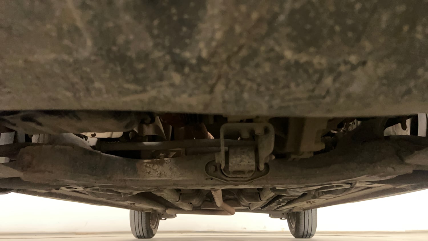 Used 2020 Hyundai Elite i20 Sportz Plus 1.2 Petrol Manual extra FRONT LEFT UNDERBODY VIEW