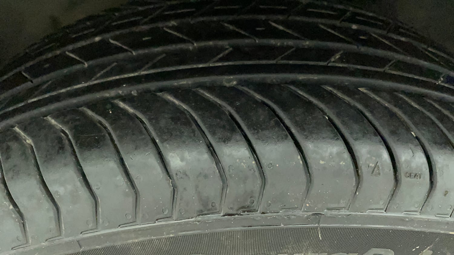Used 2026 Skoda Kylaq Prestige+ 1.0 TSI AT Petrol Automatic tyres LEFT FRONT TYRE TREAD VIEW