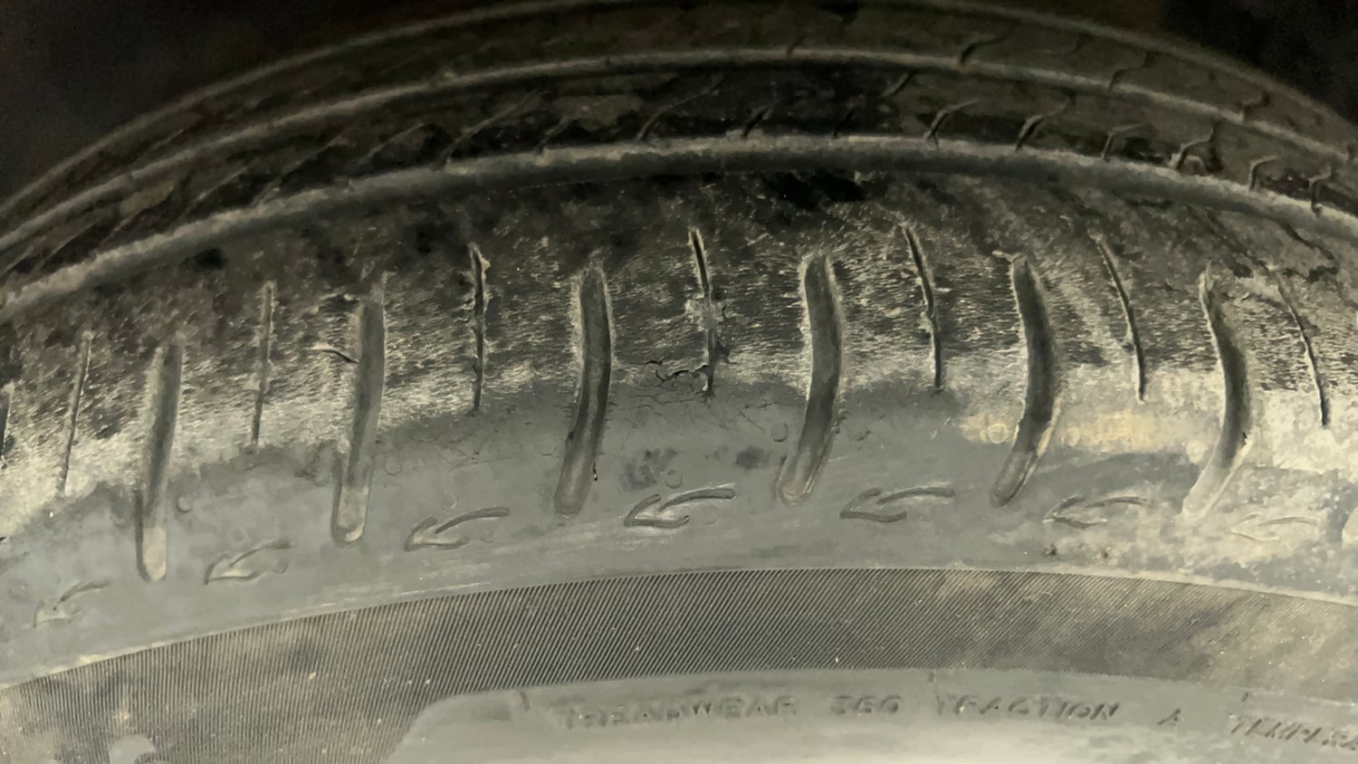 Used 2024 Tata Altroz XM Petrol Petrol Manual tyres LEFT FRONT TYRE TREAD VIEW