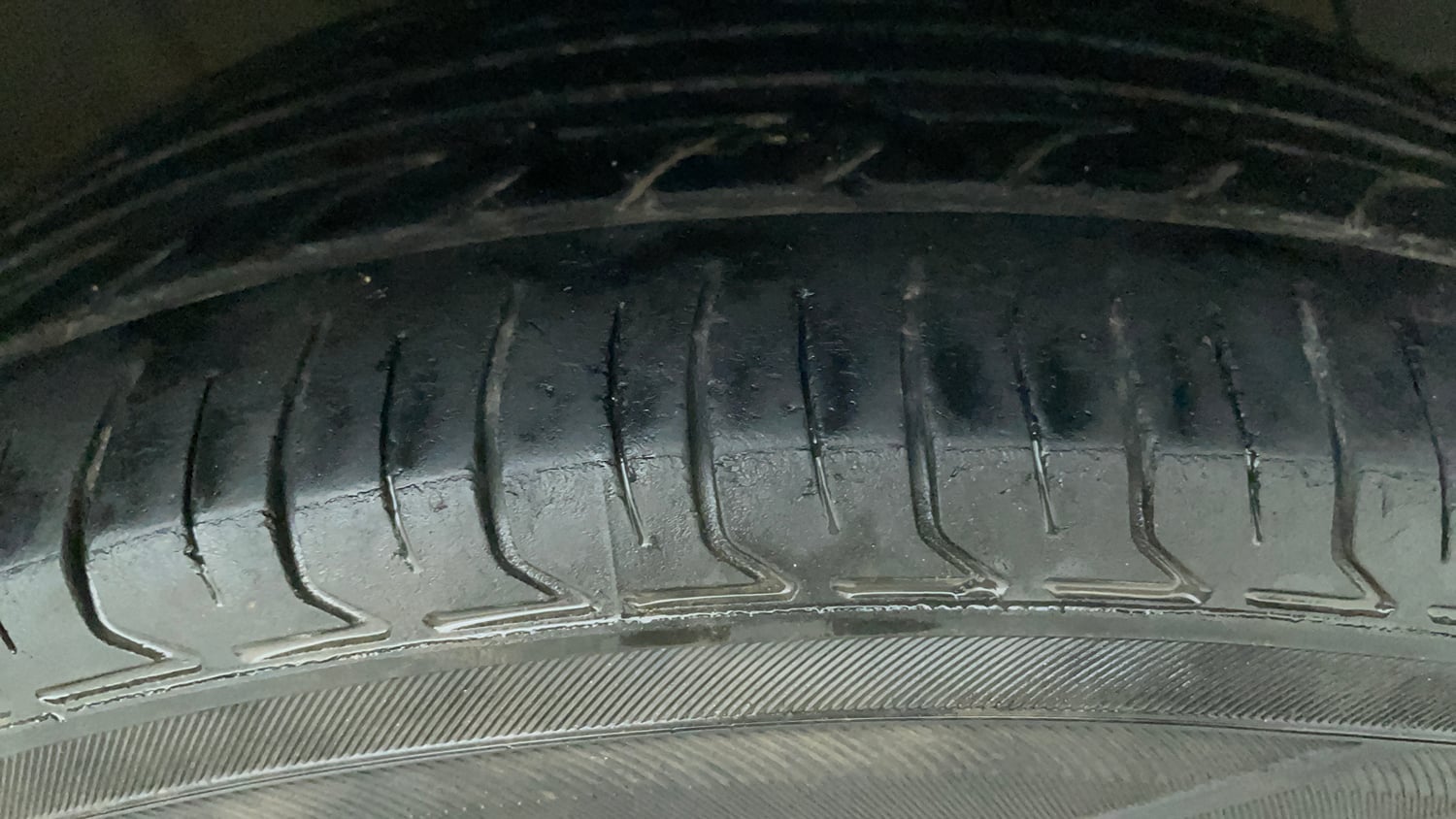 Used 2016 Hyundai Grand i10 Asta 1.2 Kappa VTVT Petrol Manual tyres RIGHT FRONT TYRE TREAD VIEW