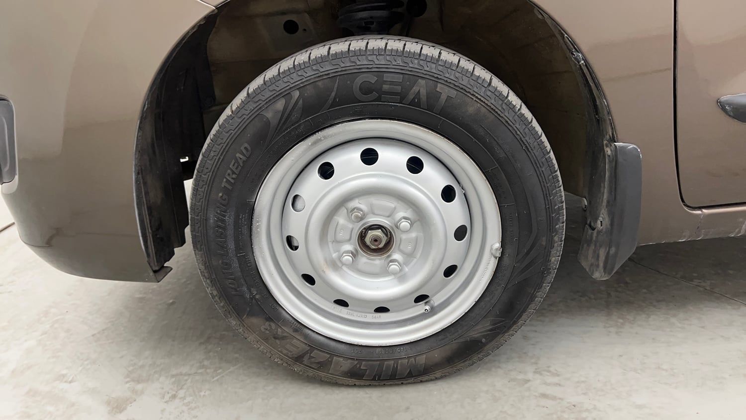 Used 2015 Maruti Suzuki Wagon R LXI CNG Cng Manual tyres LEFT FRONT TYRE RIM VIEW