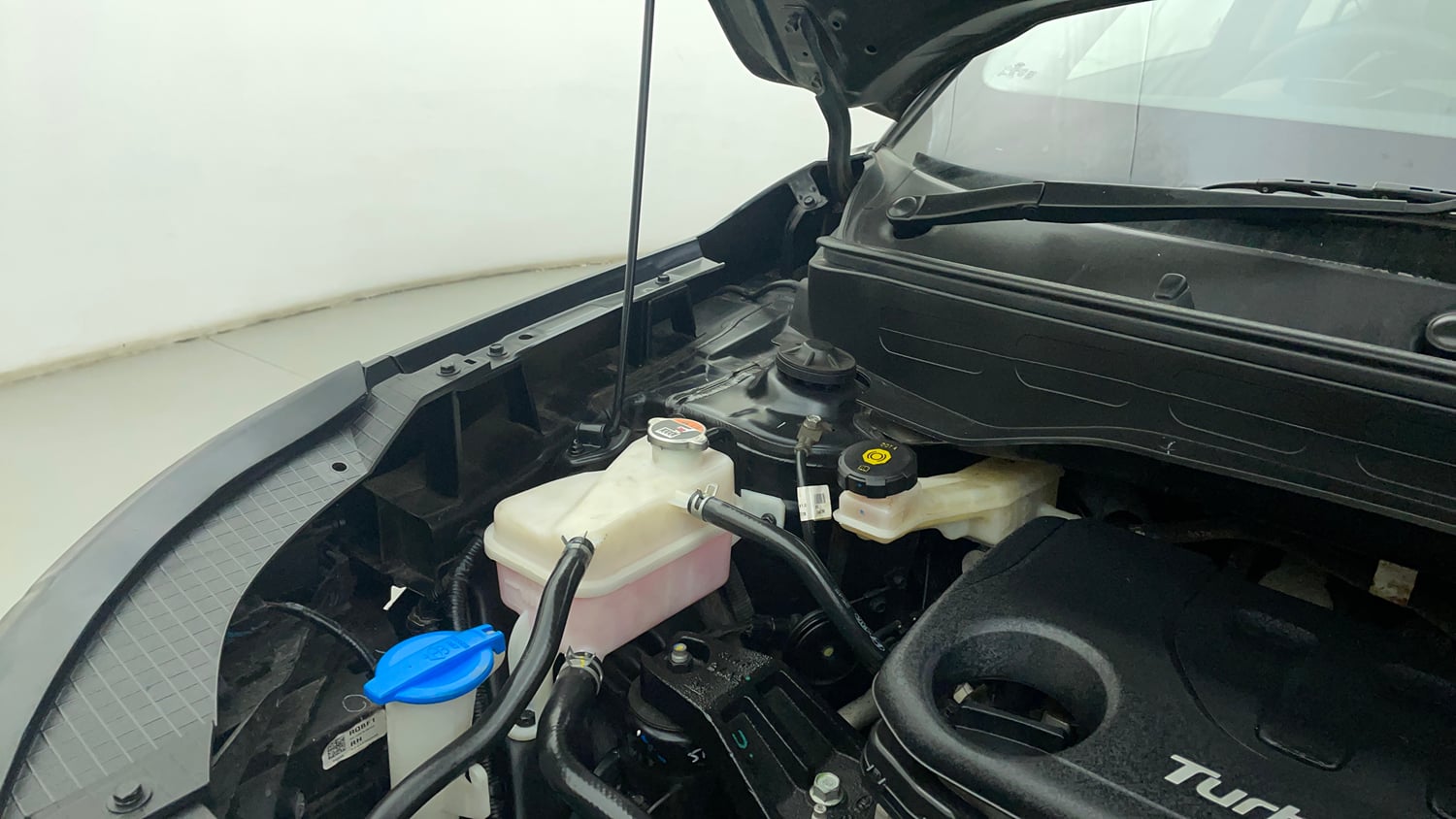 Used 2024 Hyundai Venue SX (O) 1.0 Turbo DCT Petrol Automatic engine ENGINE RIGHT SIDE HINGE & APRON VIEW