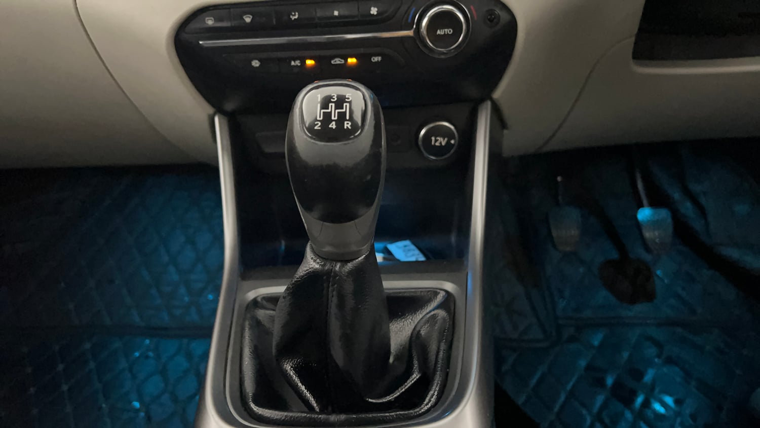 Used 2021 Tata Altroz XZ Plus i-Turbo Petrol Petrol Manual interior GEAR  KNOB VIEW