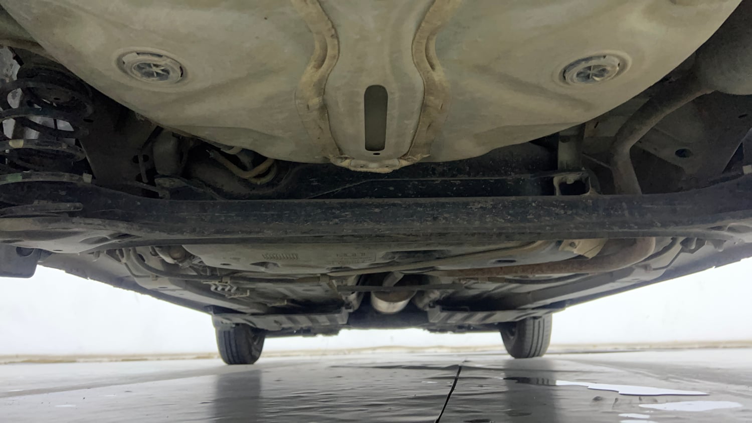Used 2022 Maruti Suzuki Swift VXi Petrol Manual extra REAR UNDERBODY VIEW (TAKEN FROM REAR)