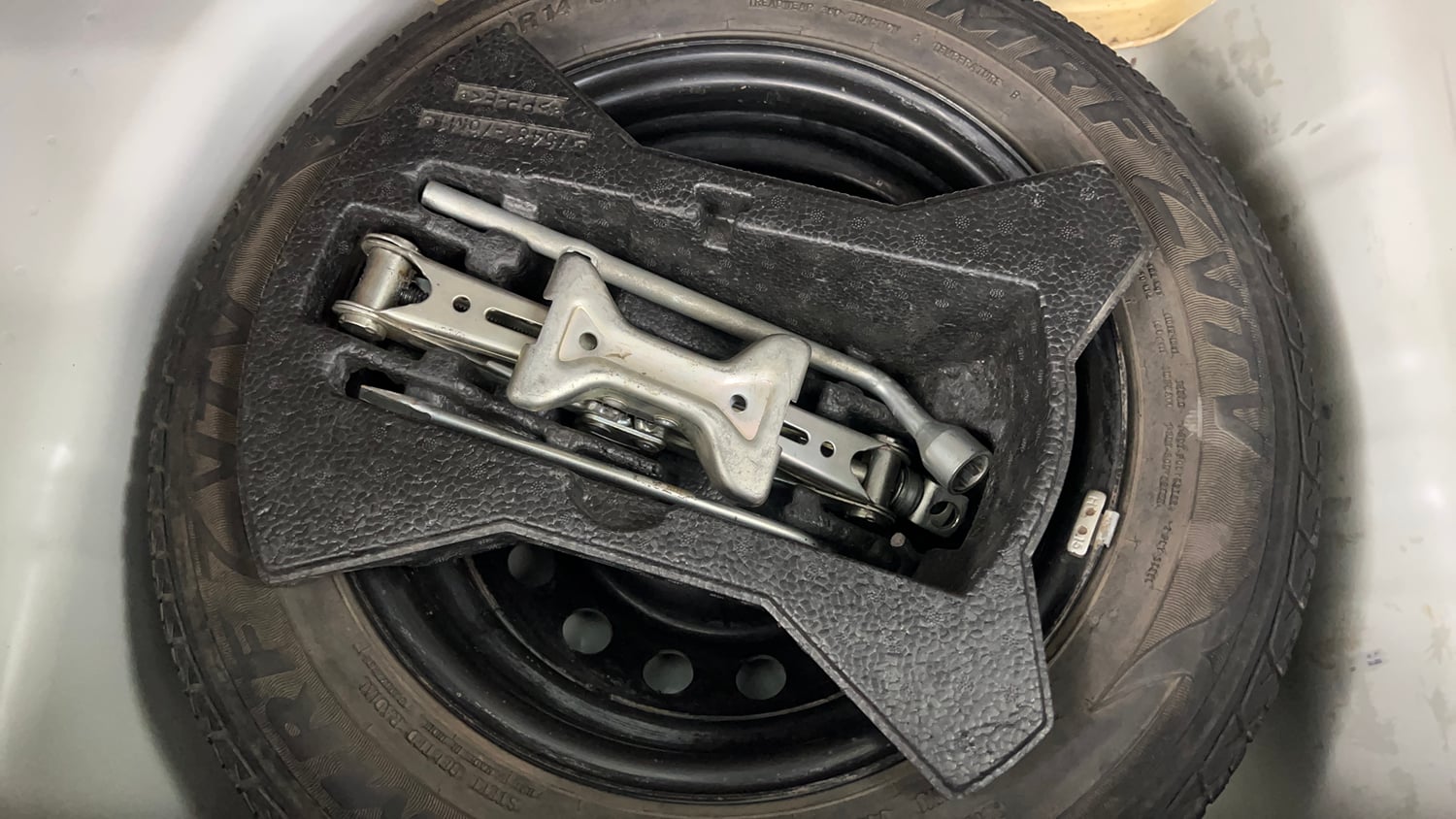 Used 2019 Maruti Suzuki Celerio ZXi AMT Petrol Automatic tyres SPARE TYRE VIEW