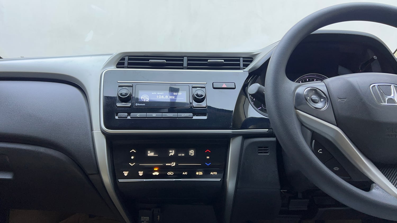 Used 2021 Honda City 4th Generation SV Petrol Petrol Manual interior MUSIC SYSTEM & AC CONTROL VIEW