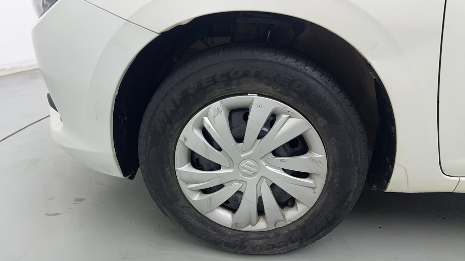 Used 2024 Maruti Suzuki Swift VXi (O) AMT Petrol Automatic tyres LEFT FRONT TYRE RIM VIEW