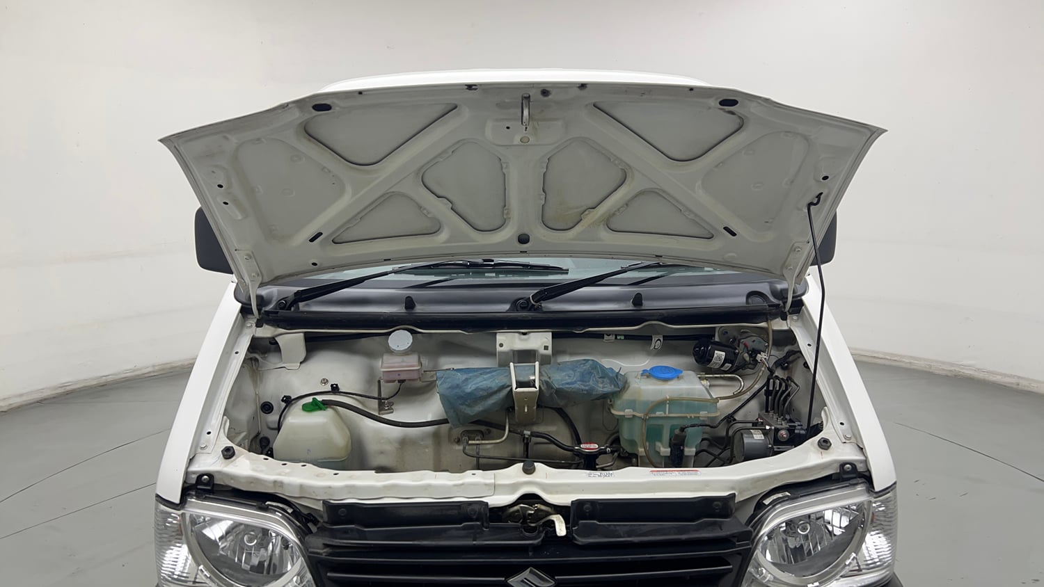 Used 2024 Maruti Suzuki Eeco 5 STR AC (O) CNG Cng Manual engine ENGINE & BONNET OPEN FRONT VIEW