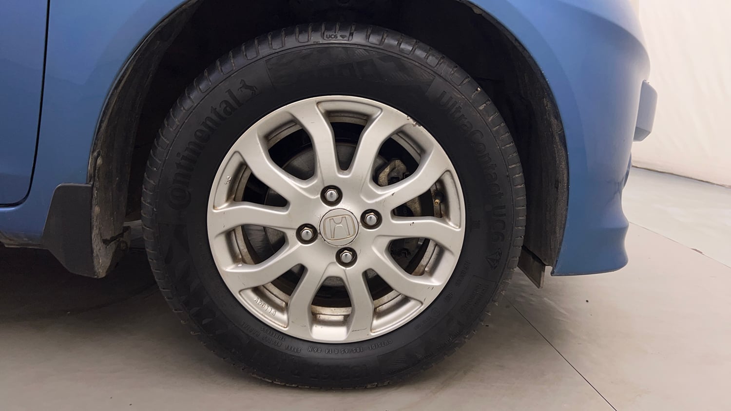 Used 2013 Honda Amaze 1.2 VX AT i-VTEC Petrol Automatic tyres RIGHT FRONT TYRE RIM VIEW