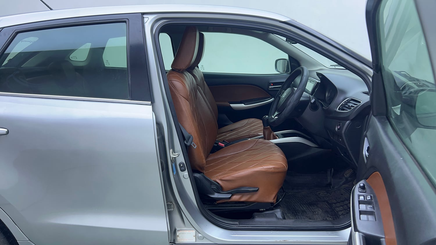 Used 2018 Maruti Suzuki Baleno Alpha 1.2 Petrol Manual interior RIGHT SIDE FRONT DOOR CABIN VIEW