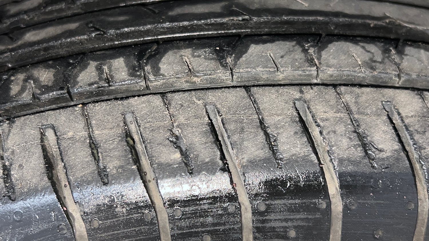 Used 2022 Tata Punch Adventure MT Petrol Manual tyres RIGHT FRONT TYRE TREAD VIEW