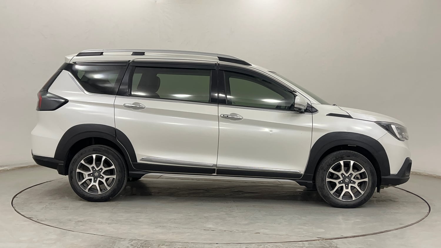 Used 2022 Maruti Suzuki XL6 Alpha MT Petrol Petrol Manual exterior RIGHT SIDE VIEW