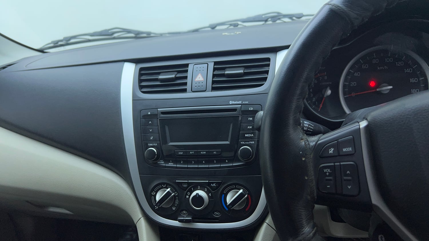 Used 2016 Maruti Suzuki Celerio ZXi AMT Petrol Automatic top_features Integrated (in-dash) music system