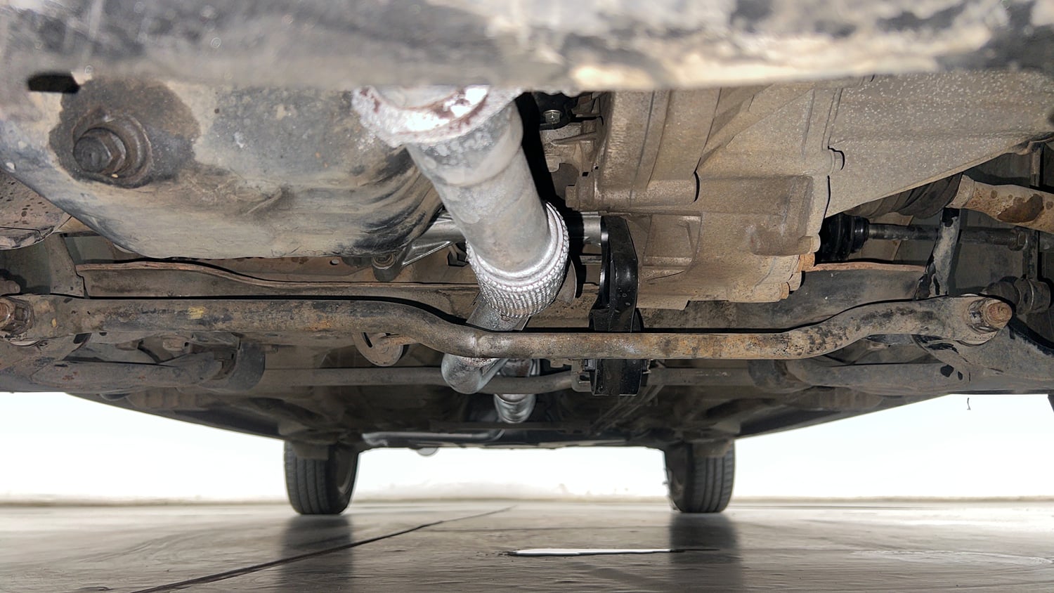 Used 2016 Tata Tiago Revotron XZ Petrol Manual extra FRONT LEFT UNDERBODY VIEW