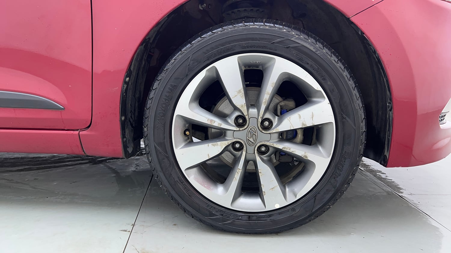 Used 2015 Hyundai Elite i20 Asta 1.2 Petrol Manual tyres RIGHT FRONT TYRE RIM VIEW