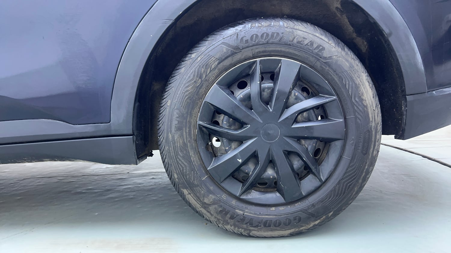 Used 2023 Mahindra XUV700 AX 3 Diesel MT 7 STR Diesel Manual tyres LEFT REAR TYRE RIM VIEW