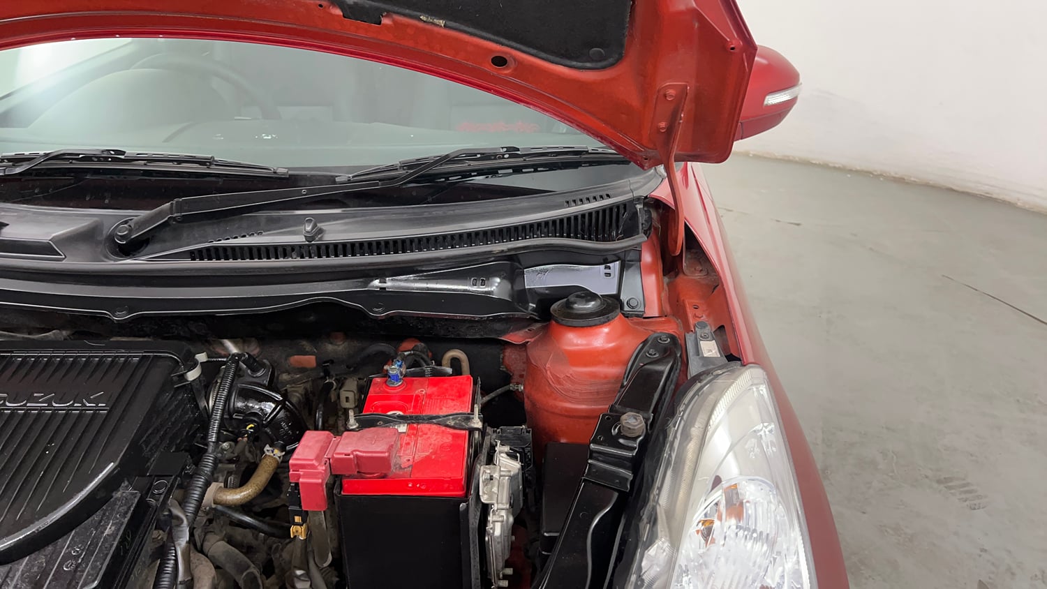 Used 2014 Maruti Suzuki Swift VXi Petrol Manual engine ENGINE LEFT SIDE HINGE & APRON VIEW