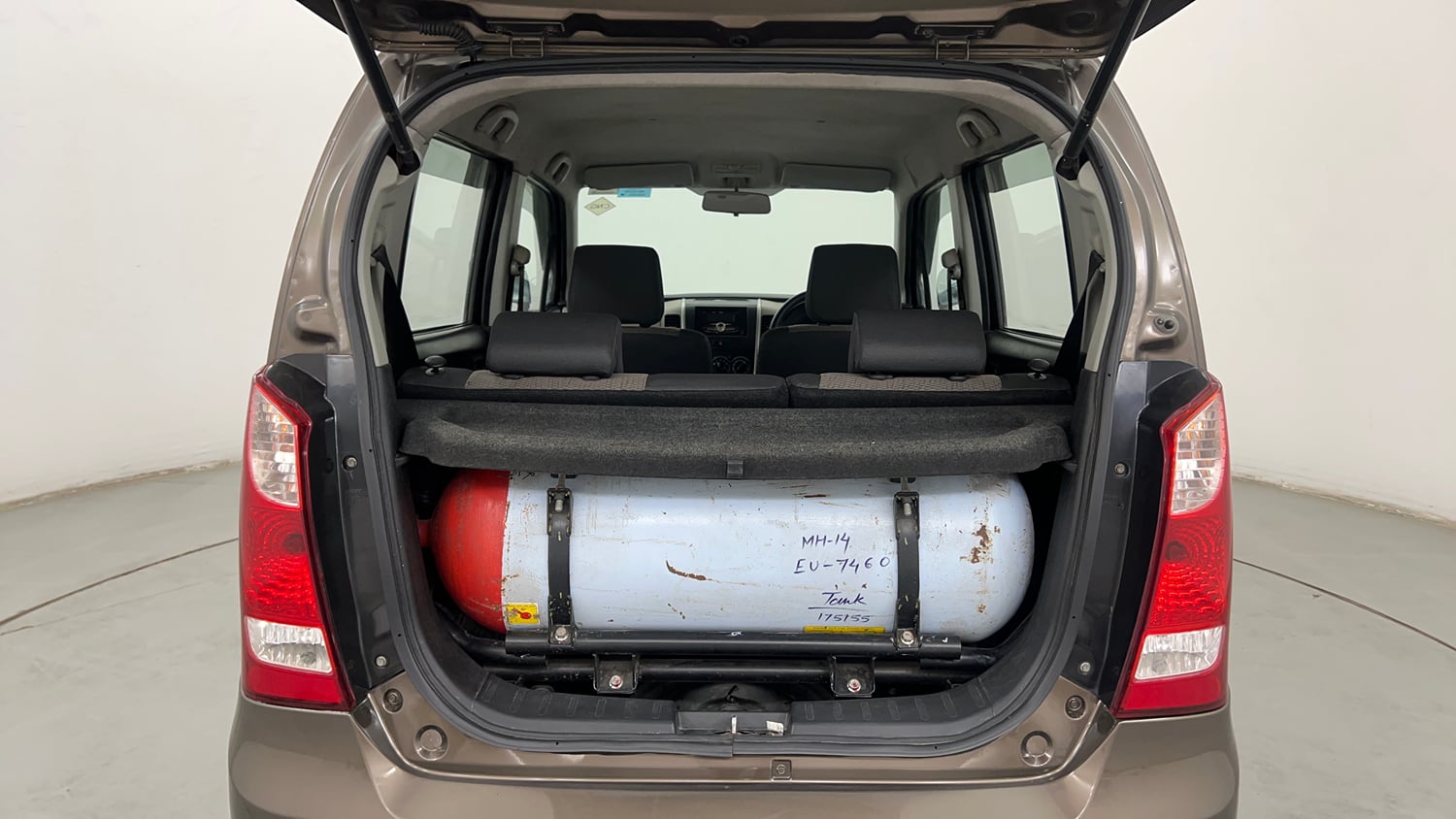 Used 2015 Maruti Suzuki Wagon R LXI CNG Cng Manual interior DICKY INSIDE VIEW