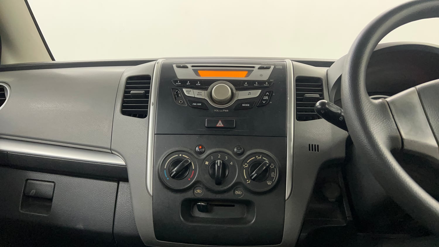 Used 2012 Maruti Suzuki Wagon R 1.0 VXi Petrol Manual interior MUSIC SYSTEM & AC CONTROL VIEW